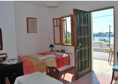 Eleni's Karavostasis (Folegandros)